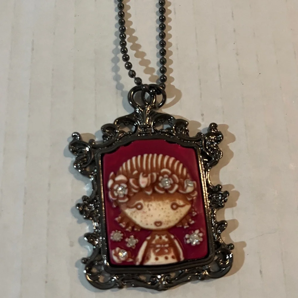 Betsey Johnson Necklace. NWT. - Picture 3 of 4